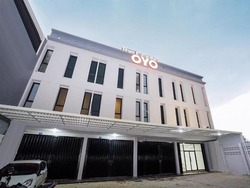 Super Oyo Capital O 449 The Colins Hotel Keputih Exterior foto