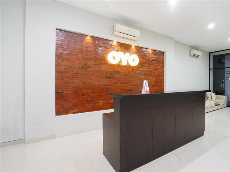 Super Oyo Capital O 449 The Colins Hotel Keputih Exterior foto