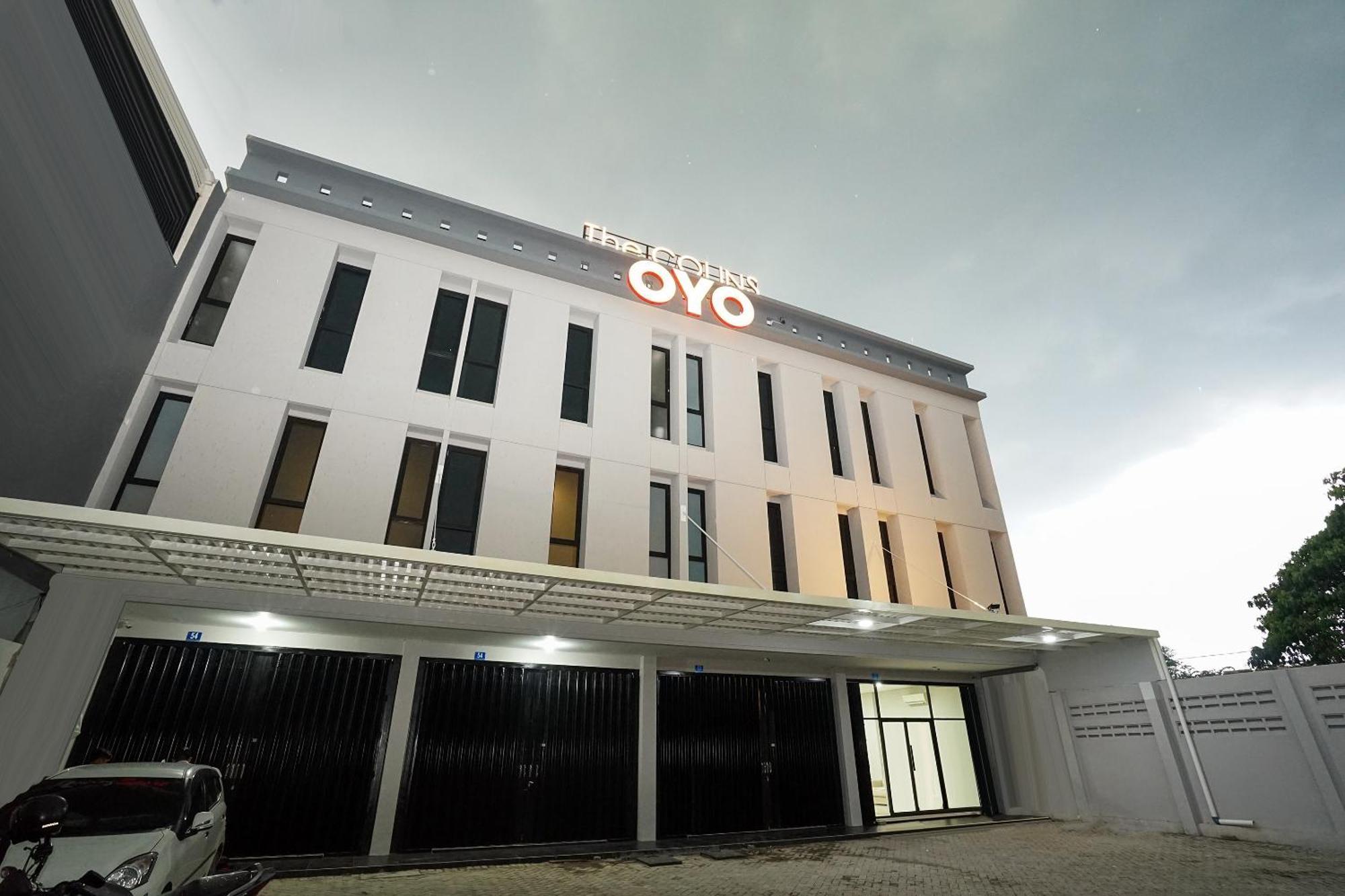 Super Oyo Capital O 449 The Colins Hotel Keputih Exterior foto