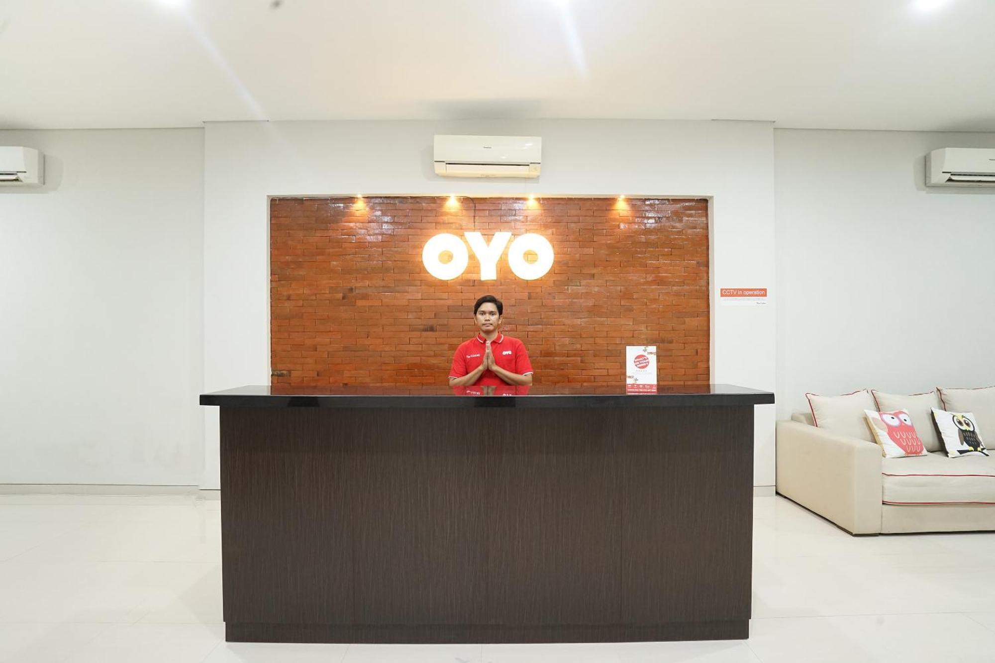 Super Oyo Capital O 449 The Colins Hotel Keputih Exterior foto