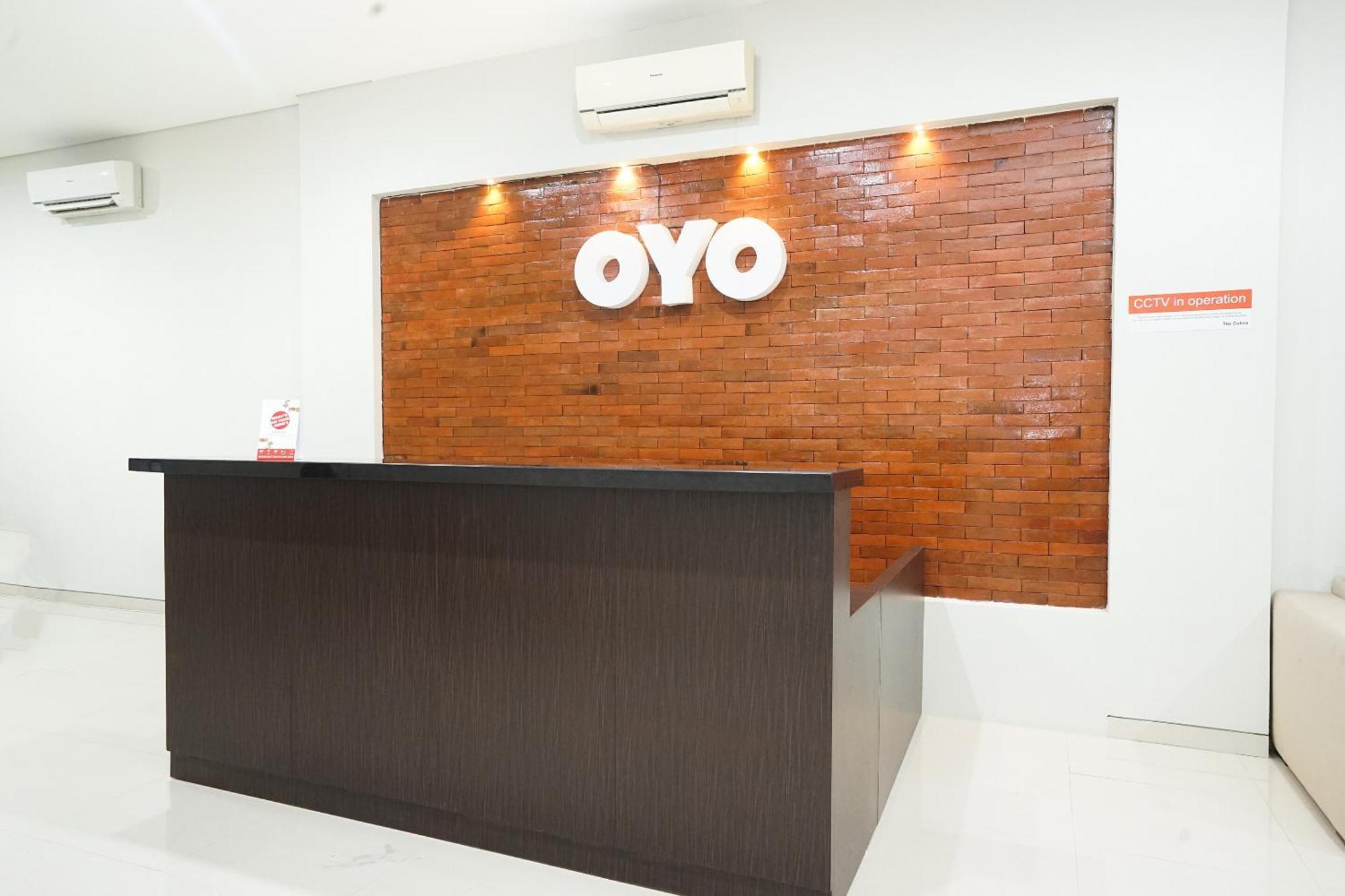Super Oyo Capital O 449 The Colins Hotel Keputih Exterior foto