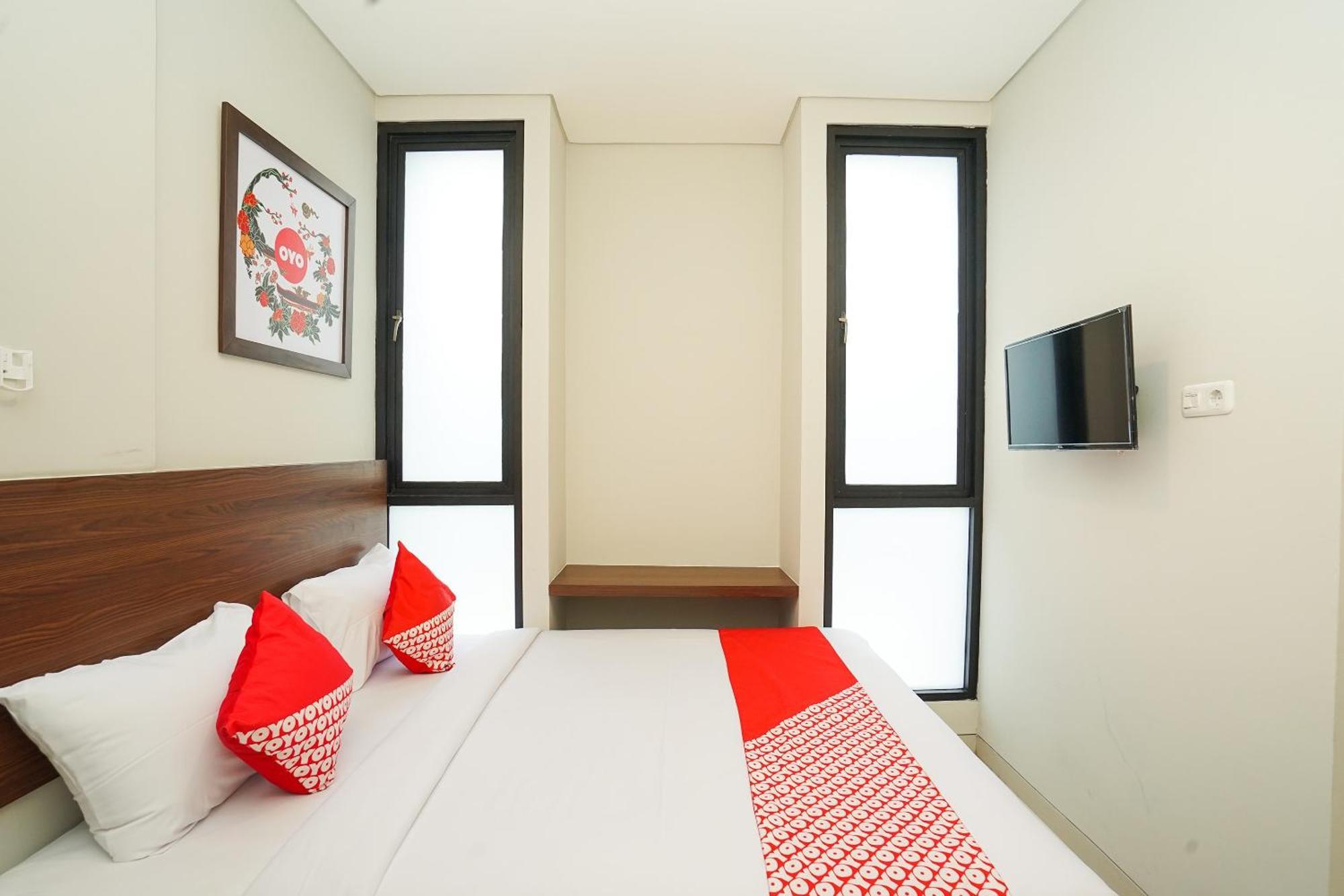 Super Oyo Capital O 449 The Colins Hotel Keputih Exterior foto